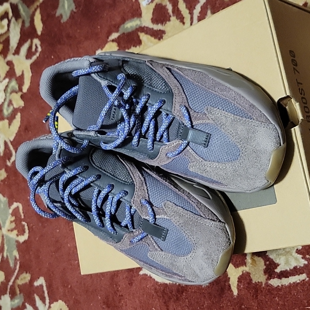 Yeezy Boost 700 Mauve